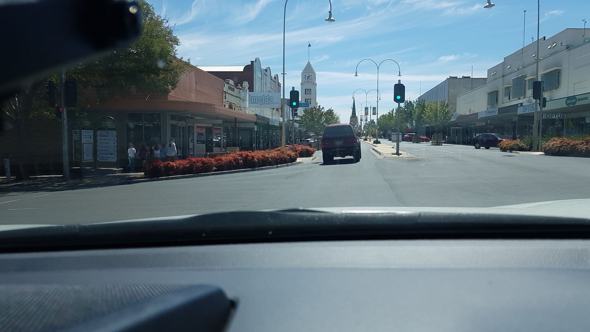 Street view near White Hart Hotel, Horsham — © ramupadhyaya (CC BY-SA · Mapillary)