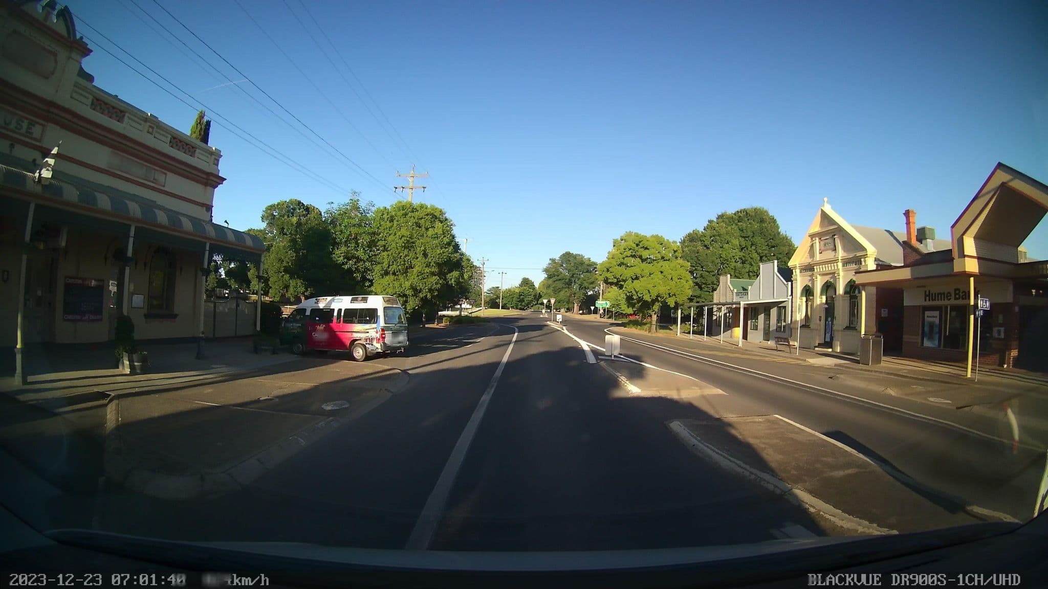 Street view near Court House Hotel Howlong, Howlong — © bob3bob3 (CC BY-SA · Mapillary)