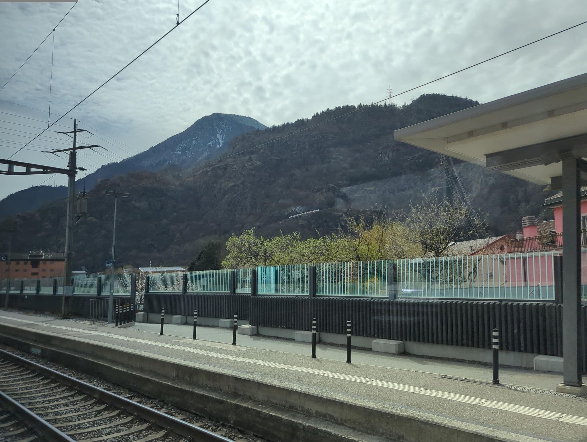 Street view near Hôtel de la Gare, Vernayaz — © oeschinen (CC BY-SA · Mapillary)