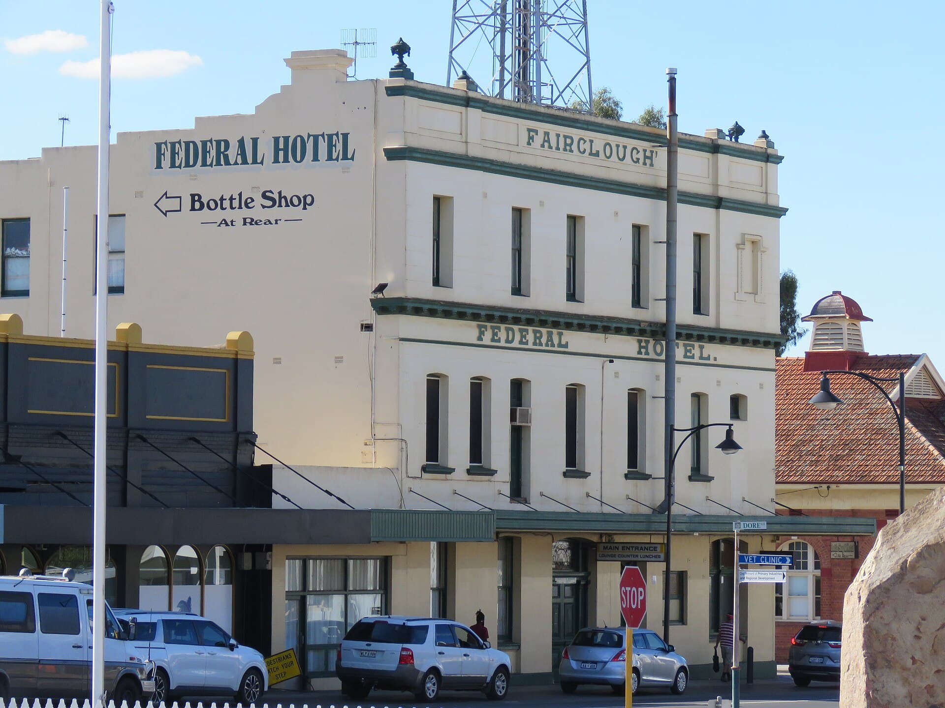 Federal Hotel (via Wikimedia Commons, CC BY-SA 4.0)