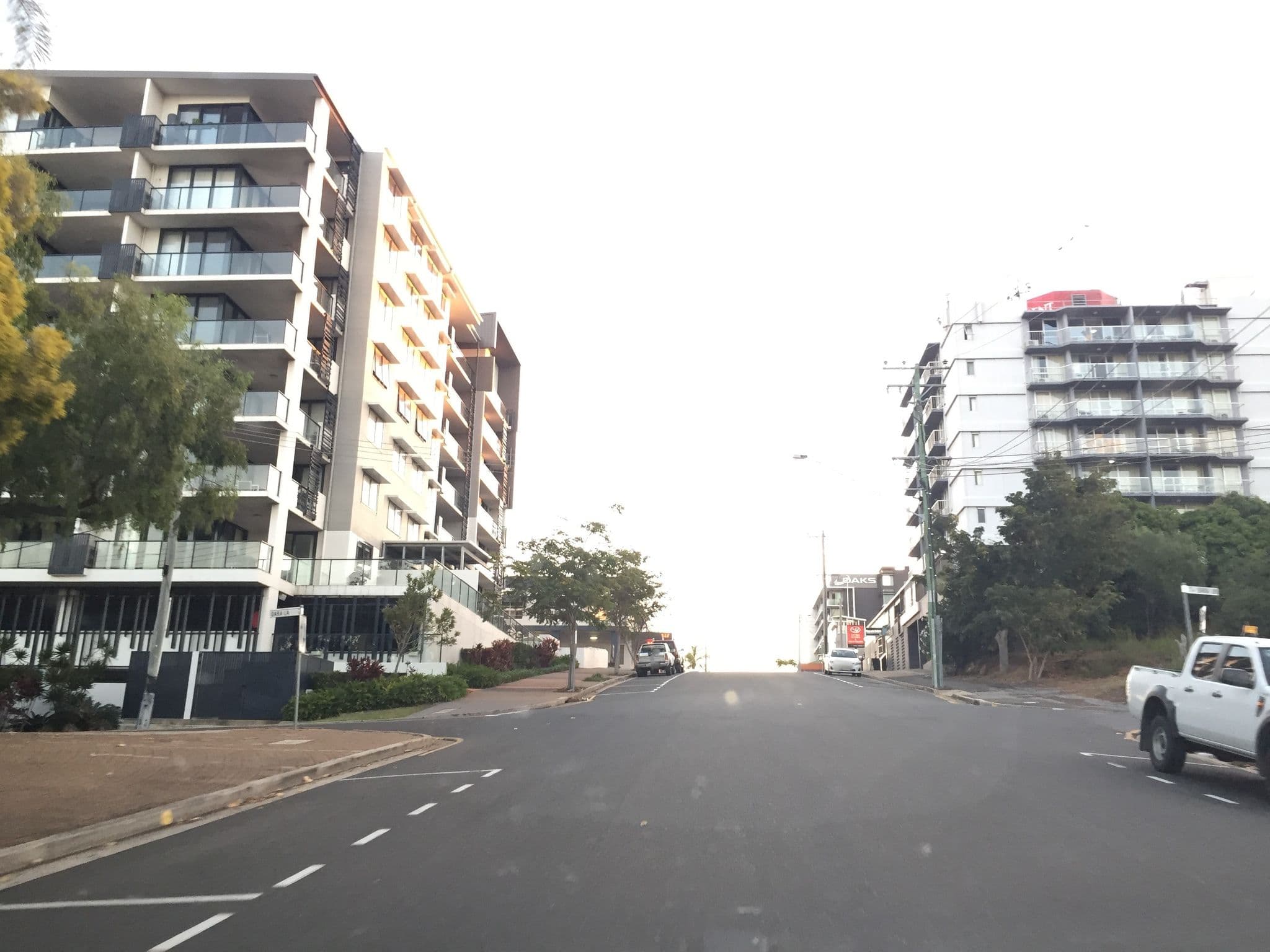 Street view near Harbour Lodge Motel, Gladstone Central — © vagrant42 (CC BY-SA · Mapillary)