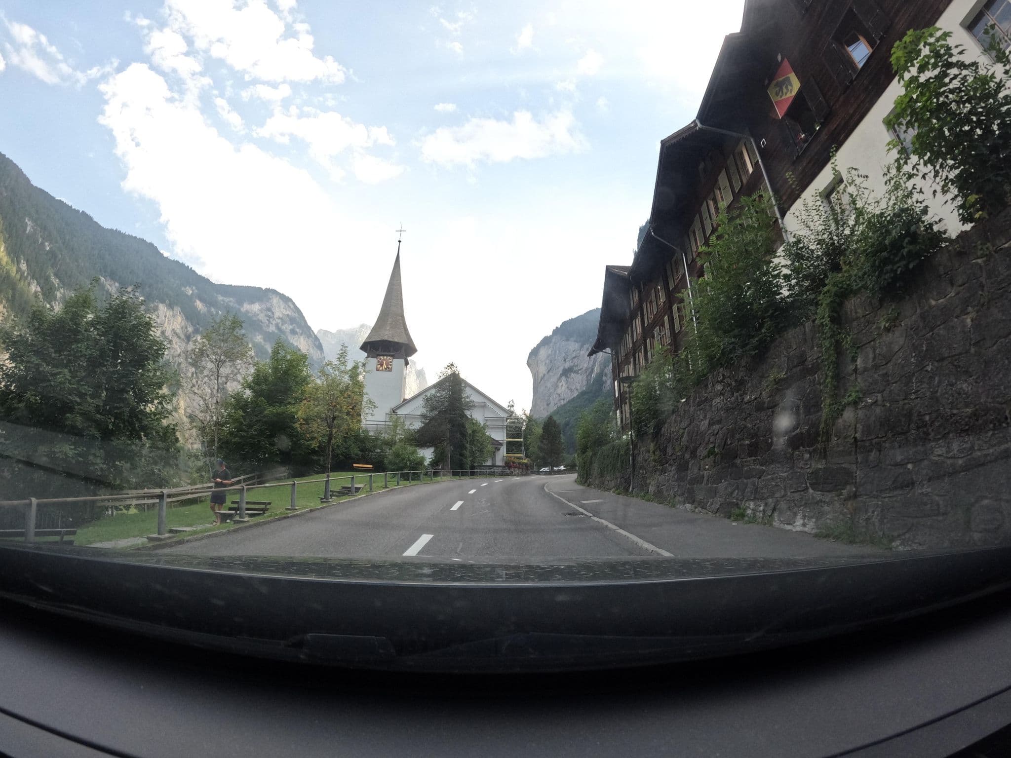 Street view near Chalet im Rohr, Lauterbrunnen — © vinisa (CC BY-SA · Mapillary)