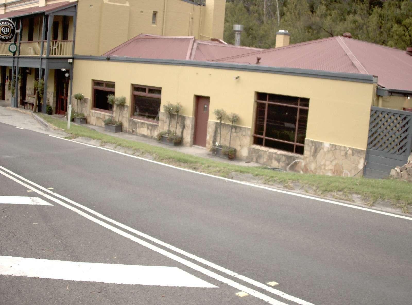 Street view near Launching Place Home Hotel, Launching Place — © vicroads (CC BY-SA · Mapillary)