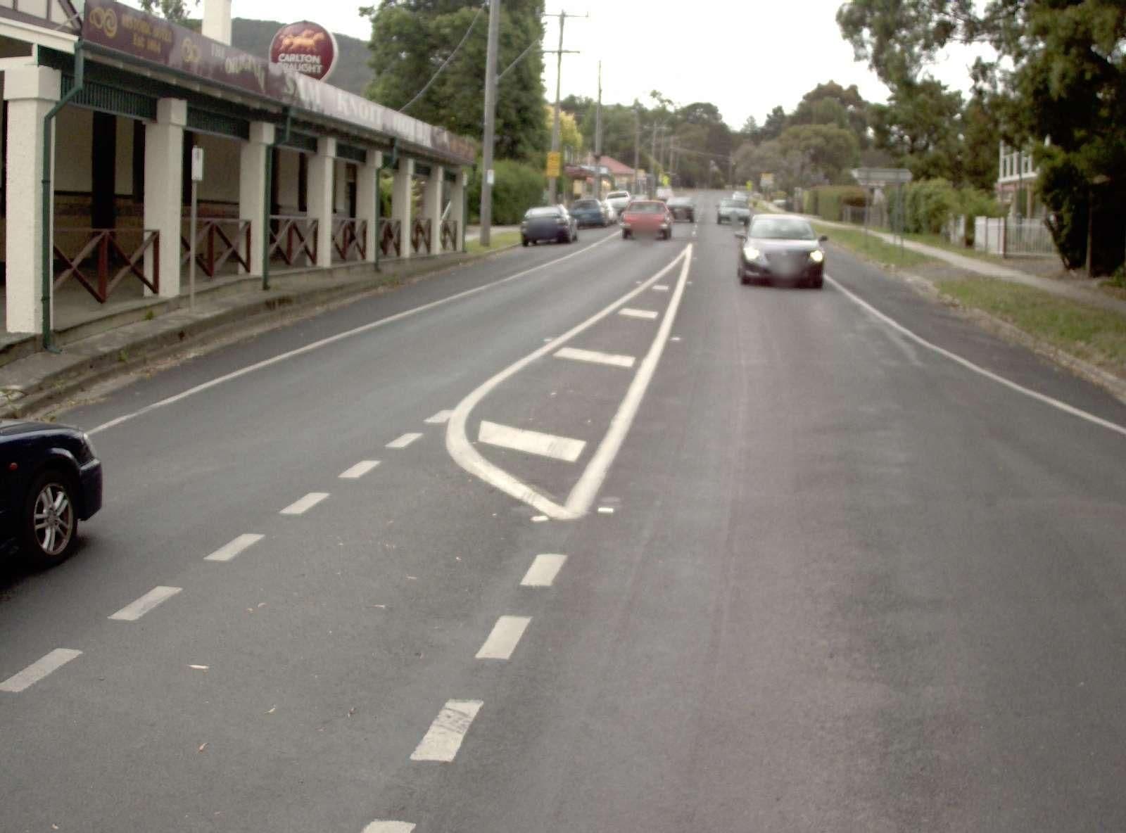 Street view near The Warburton Hotel, Wesburn - Bar & Bistro (The West), Wesburn — © vicroads (CC BY-SA · Mapillary)