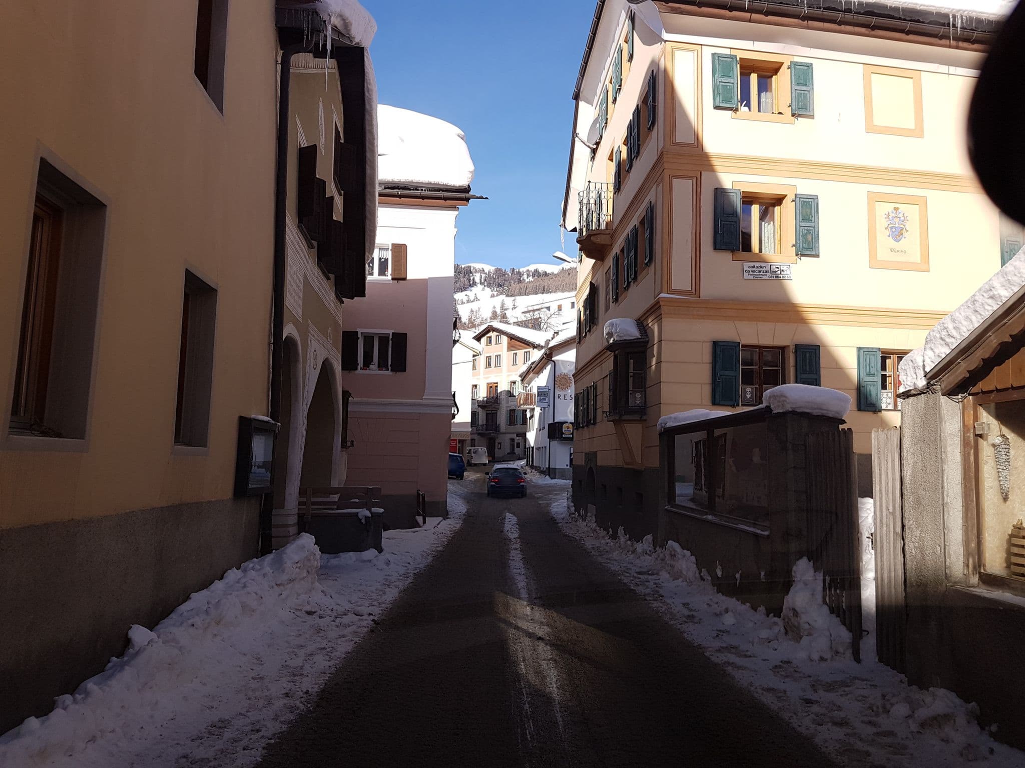Street view near Pensiunina, Scuol