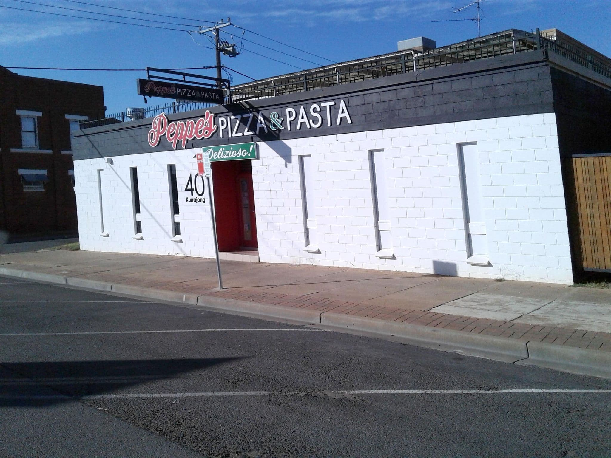Street view near Rooms of Renown, Leeton — © bob3bob3 (CC BY-SA · Mapillary)