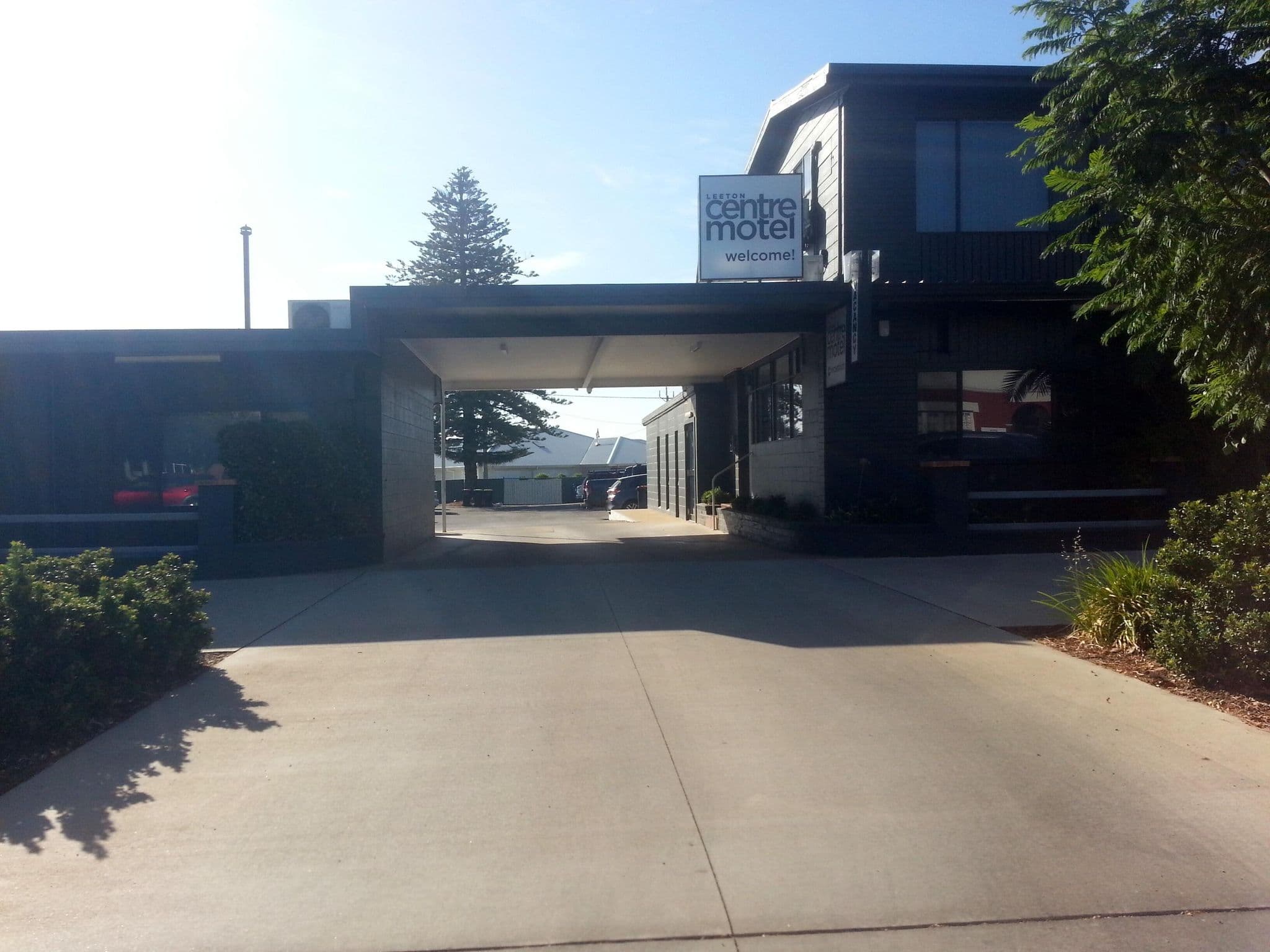 Street view near Leeton Centre Motel, Leeton — © bob3bob3 (CC BY-SA · Mapillary)