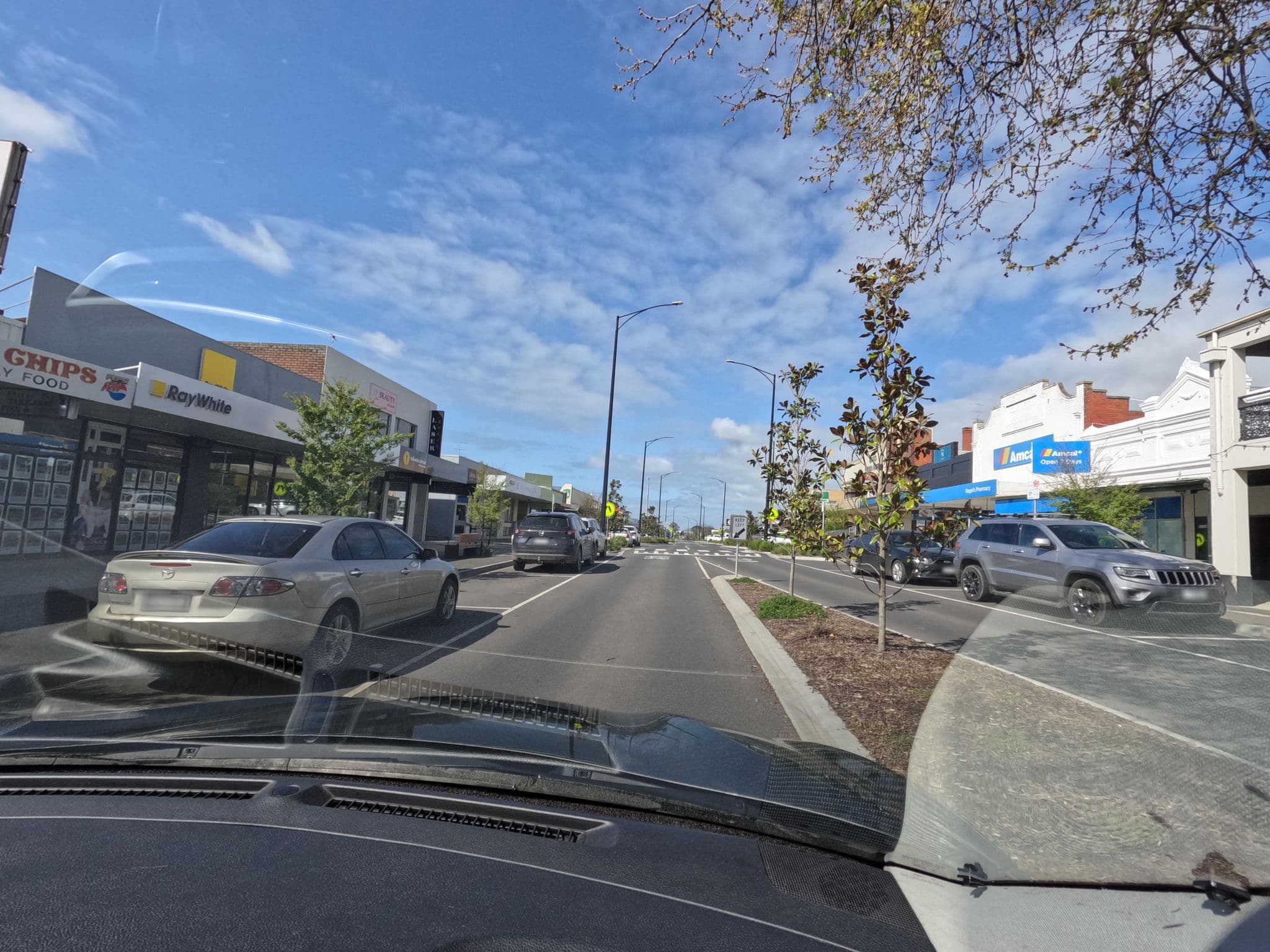 Street view near McCartin's Hotel, Leongatha — © skillsy (CC BY-SA · Mapillary)