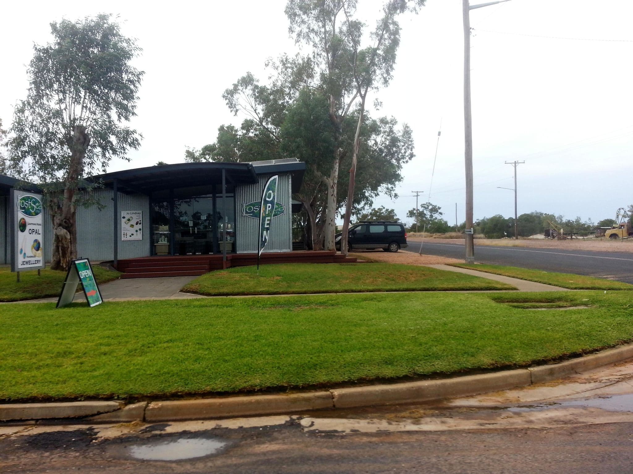 Street view near Fossickers Cottages., Lightning Ridge — © bob3bob3 (CC BY-SA · Mapillary)