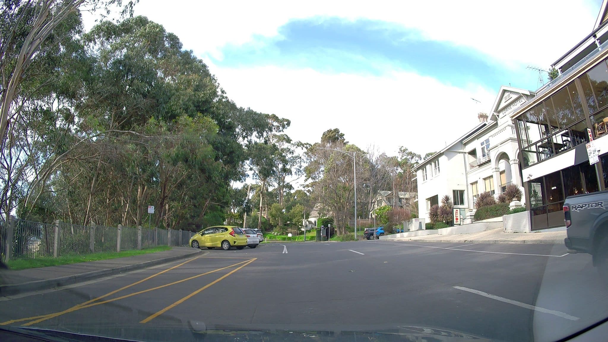 Street view near Lorne Hotel, Lorne — © hakkim (CC BY-SA · Mapillary)