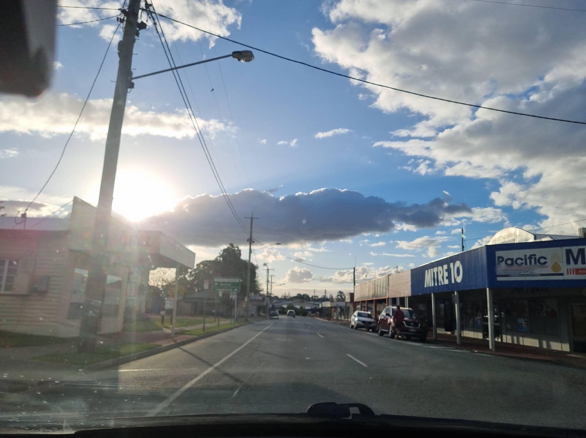 Street view near Hotel Lowood, Lowood — © Cyclops (CC BY-SA · Mapillary)