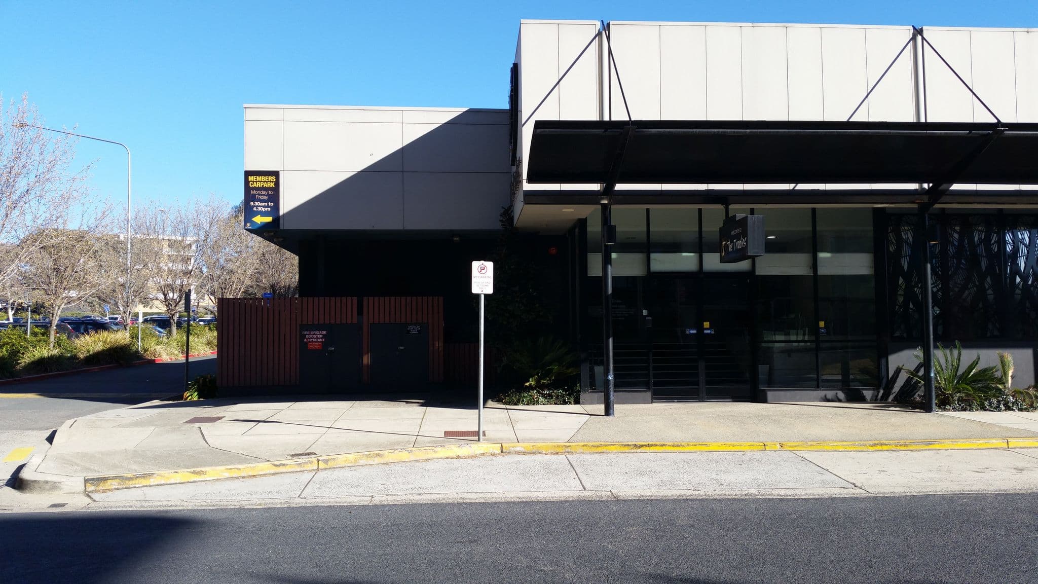 Street view near Serain Residences Woden, Lyons — © skillsy (CC BY-SA · Mapillary)