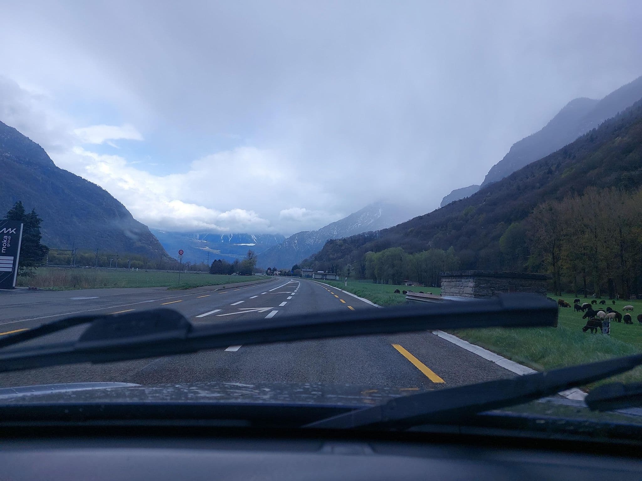 Street view near L'Oasis, Evionnaz — © Balbenar (CC BY-SA · Mapillary)