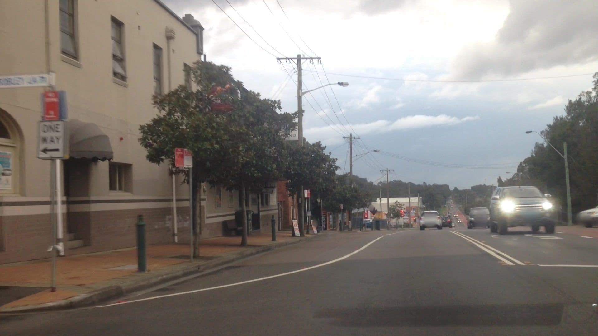 Street view near Grand Hotel Wyong, Wyong — © lvl5 (CC BY-SA · Mapillary)