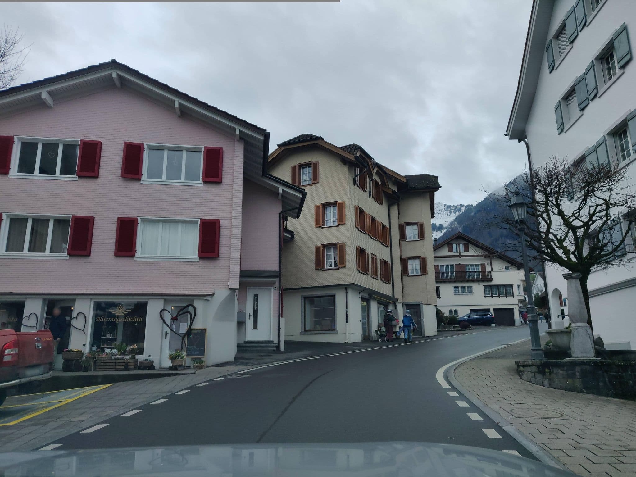 Street view near Rössli, Beckenried — © Yha1 (CC BY-SA · Mapillary)