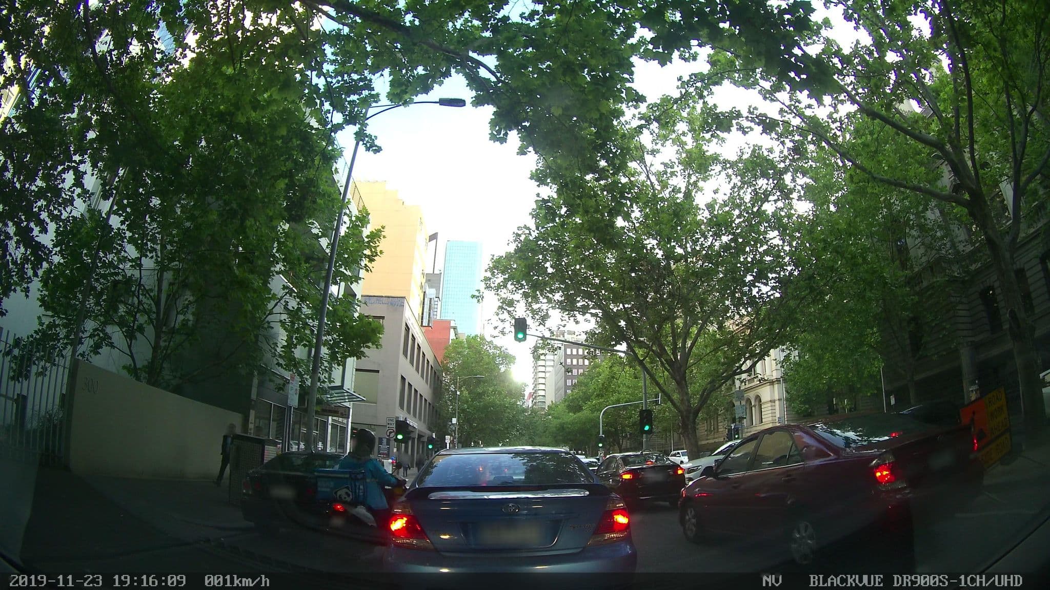 Street view near Paragon Apartments by CLLIX, Melbourne — © eneerhut (CC BY-SA · Mapillary)