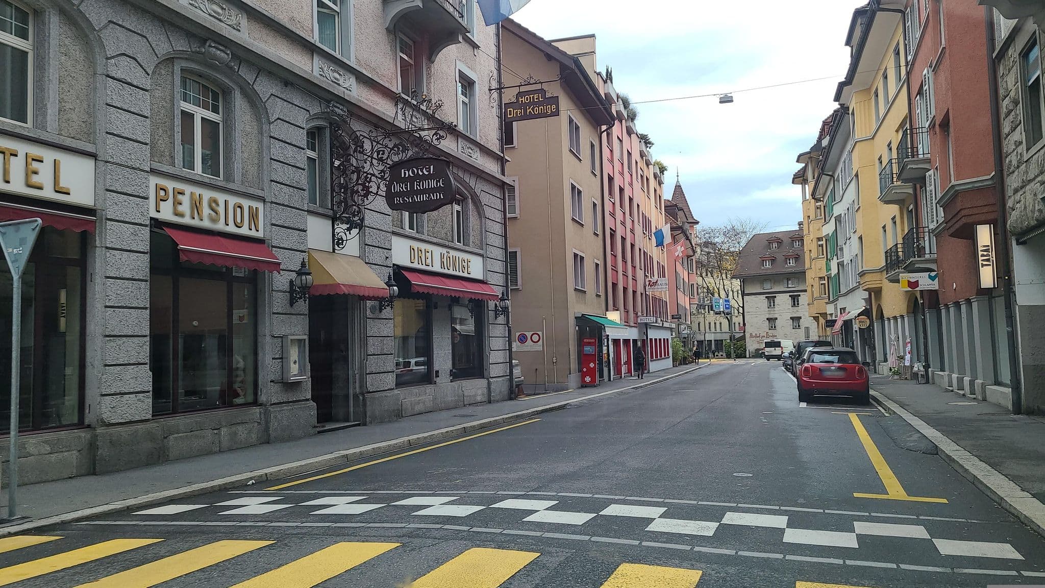 Street view near Hotel Drei Könige, Luzern — © chrisbeddow (CC BY-SA · Mapillary)