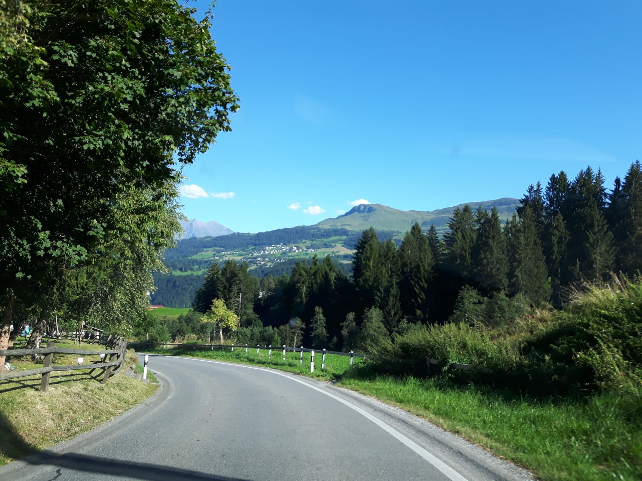 Street view near Ucliva, Breíl — © endszbrxns (CC BY-SA · Mapillary)