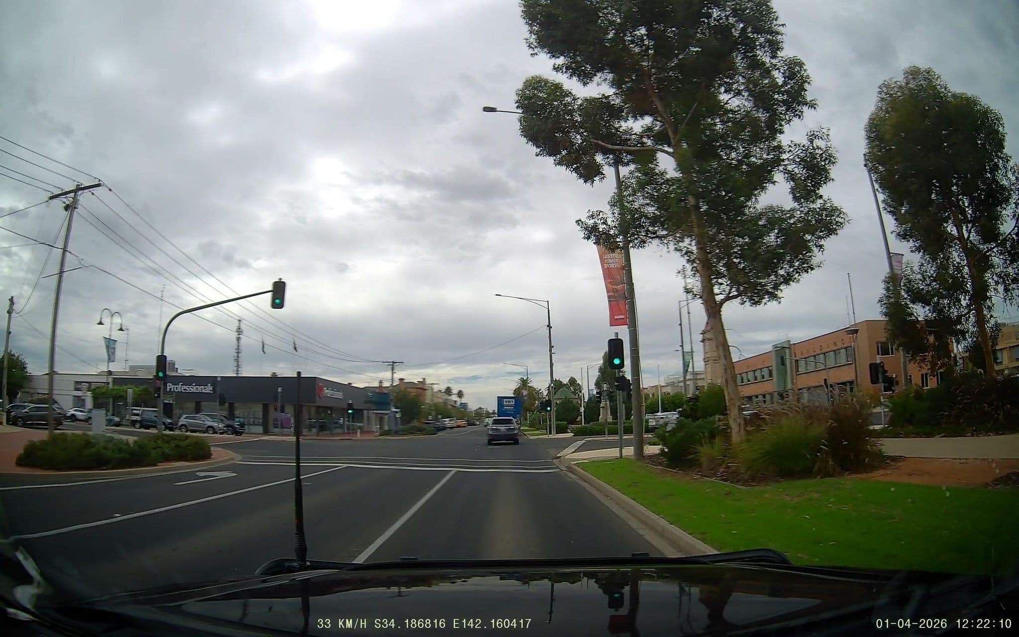 Street view near Indulge Apartments - (City View Penthouses), Mildura — © fizzie (CC BY-SA · Mapillary)