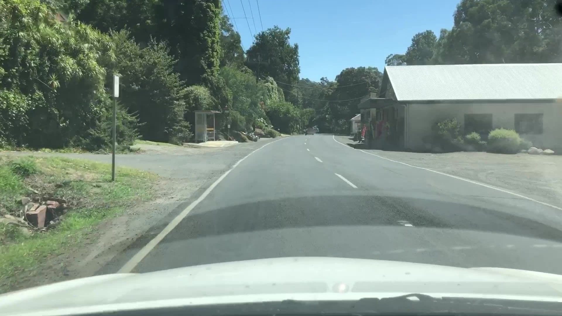 Street view near Alpine Retreat Hotel/Warburton Hwy, Warburton — © lvl5 (CC BY-SA · Mapillary)