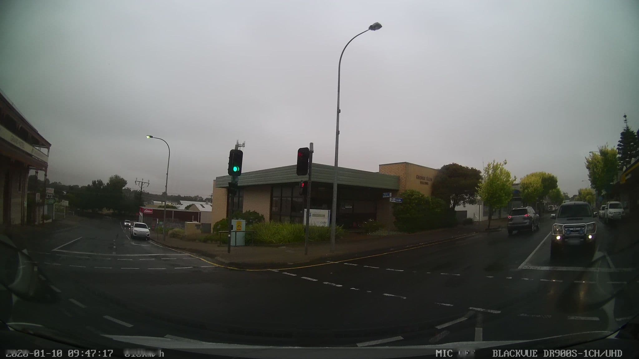 Street view near Grand Hotel, Millicent — © bob3bob3 (CC BY-SA · Mapillary)