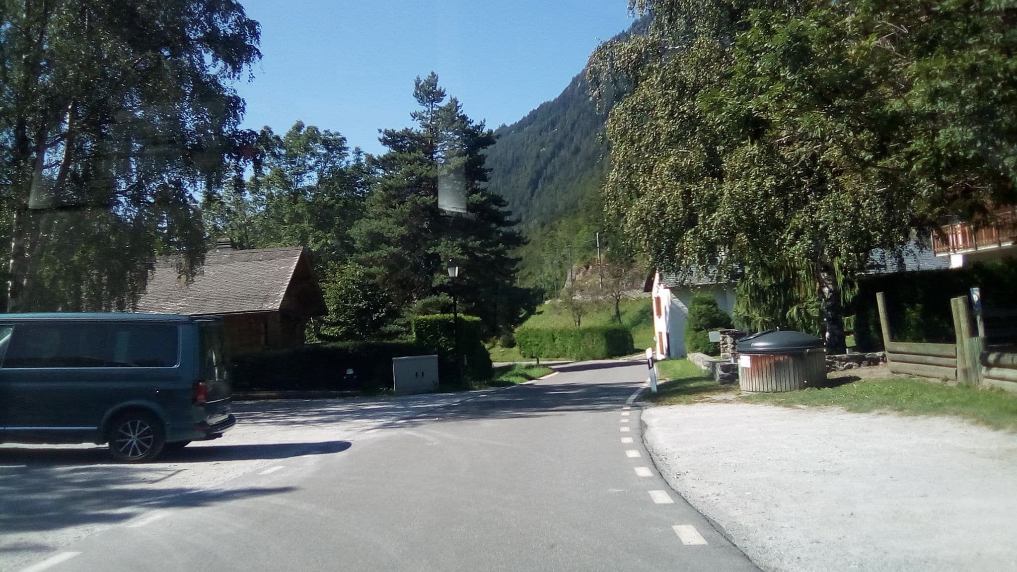 Street view near Camping Les Marécottes, Salvan — © randalf (CC BY-SA · Mapillary)