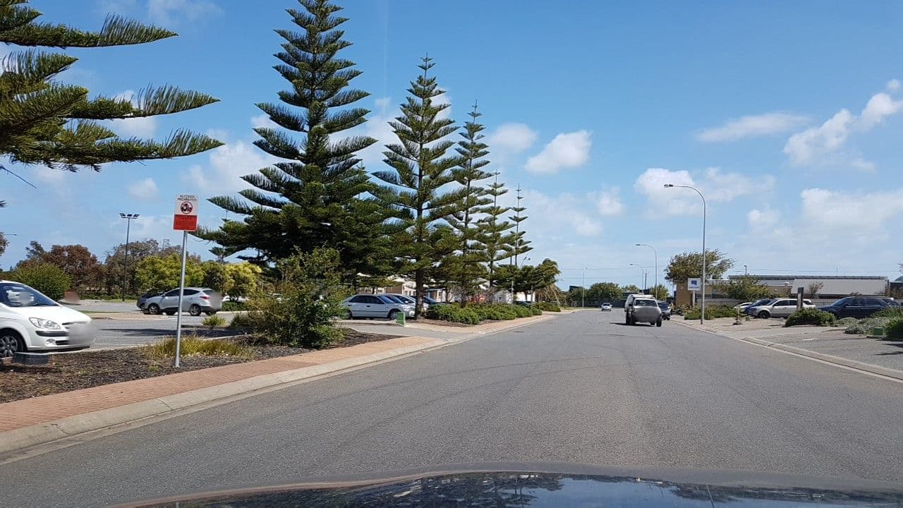 Street view near Beach Hotel, Moana — © didz (CC BY-SA · Mapillary)