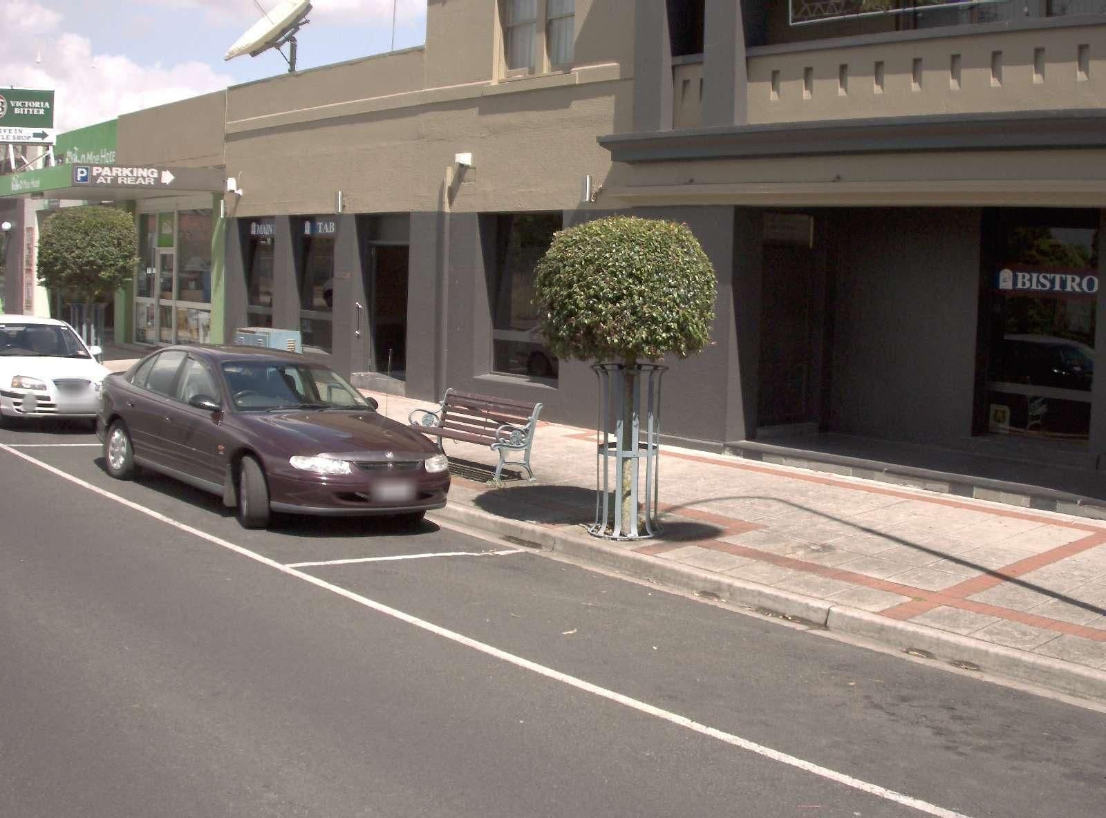 Street view near The Moe Hotel, Moe — © vicroads (CC BY-SA · Mapillary)