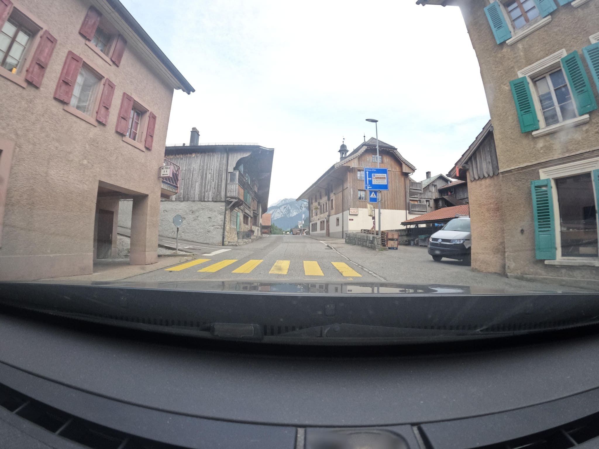 Street view near Chalet la Pivoine B&B, Château-d'Oex — © vinisa (CC BY-SA · Mapillary)
