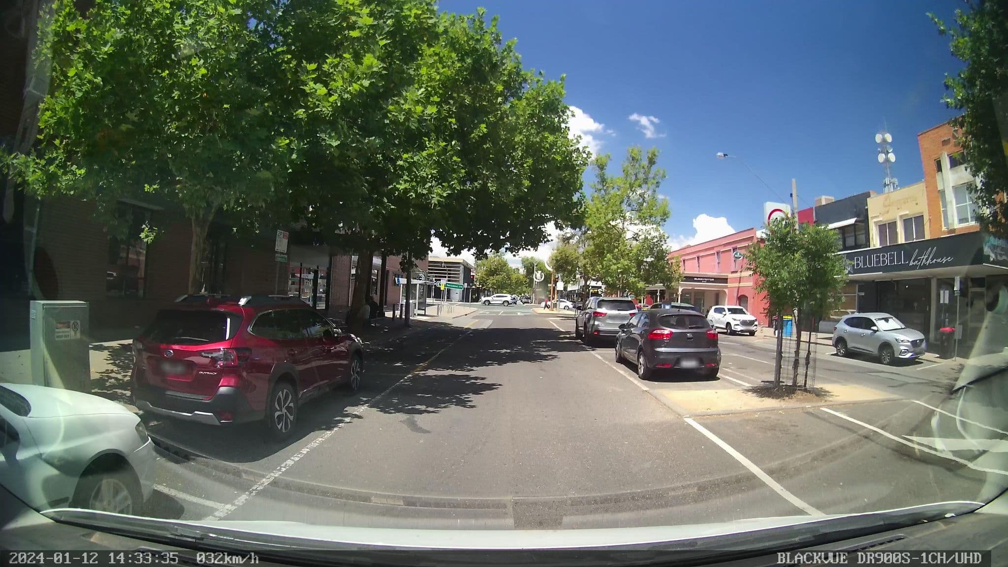 Street view near Victoria Hotel, Shepparton — © bob3bob3 (CC BY-SA · Mapillary)