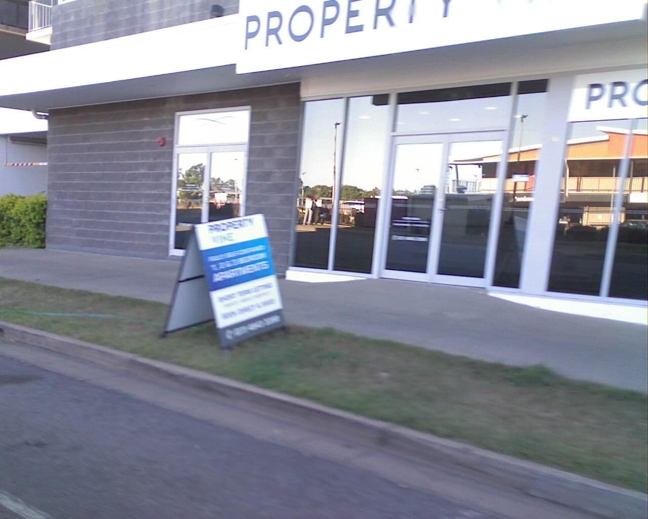 Street view near Monterey Moranbah, Moranbah — © bob3bob3 (CC BY-SA · Mapillary)