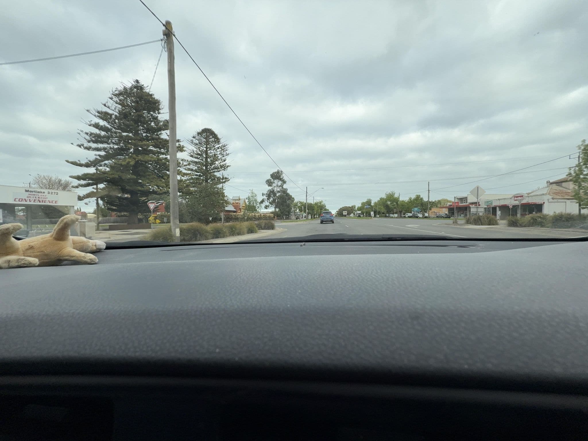 Street view near Macs Hotel, Mortlake — © uhkhzrte (CC BY-SA · Mapillary)