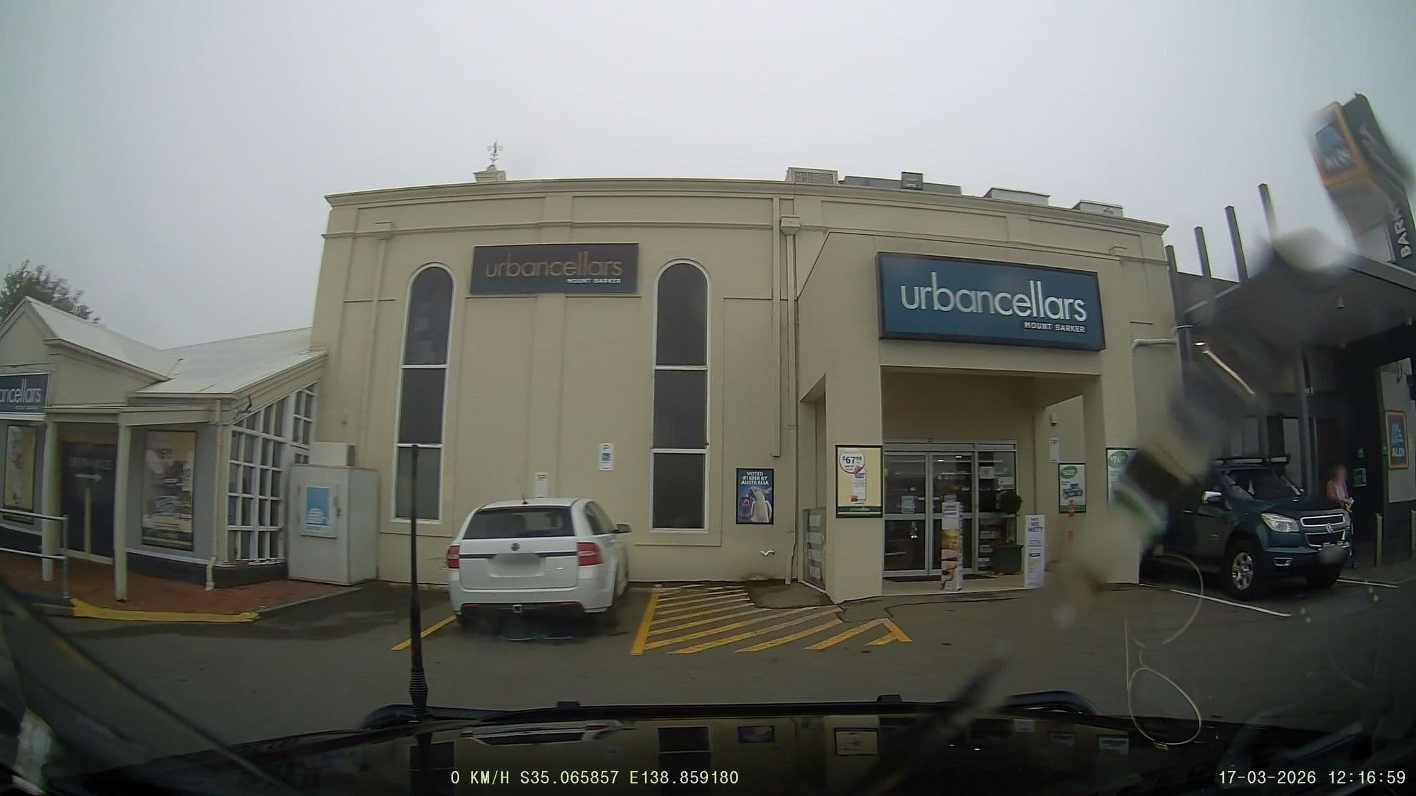 Street view near Richie's Tavern, Mount Barker — © fizzie (CC BY-SA · Mapillary)