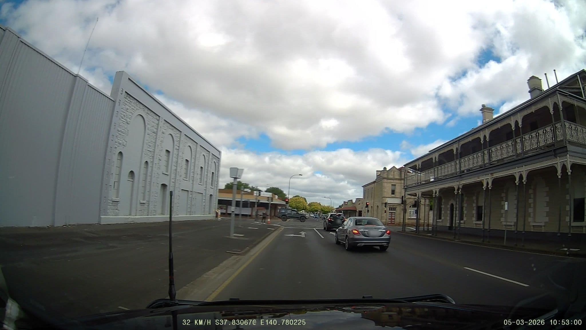 Street view near Mac's Hotel, Mount Gambier — © fizzie (CC BY-SA · Mapillary)