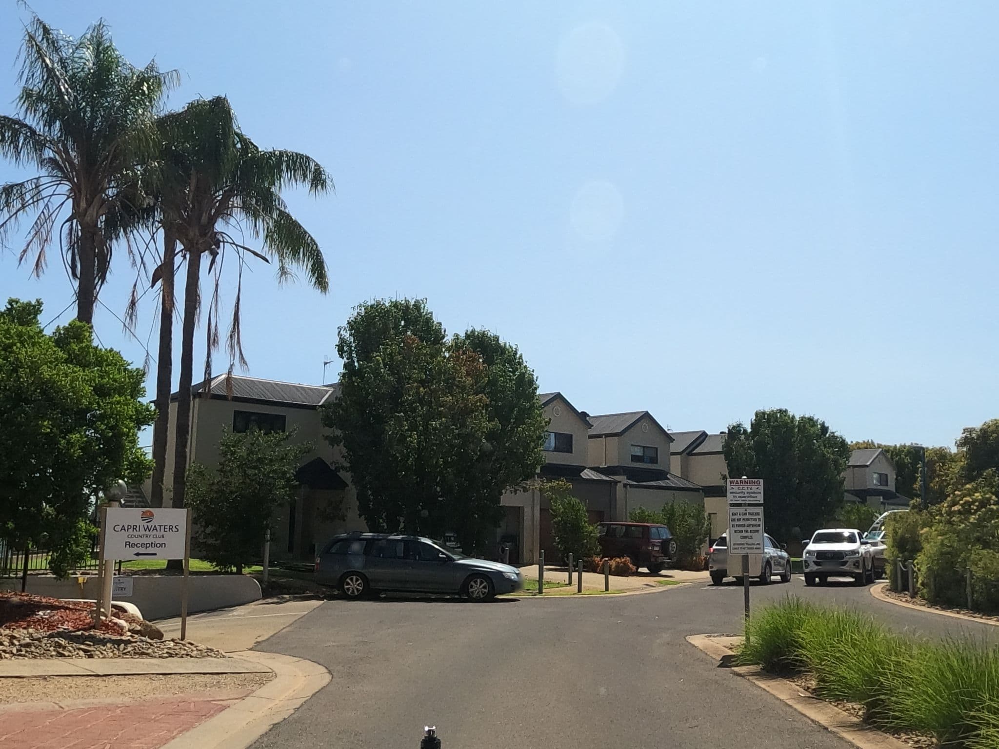 Street view near Lake Mulwala Boatel, Mulwala — © r33za (CC BY-SA · Mapillary)
