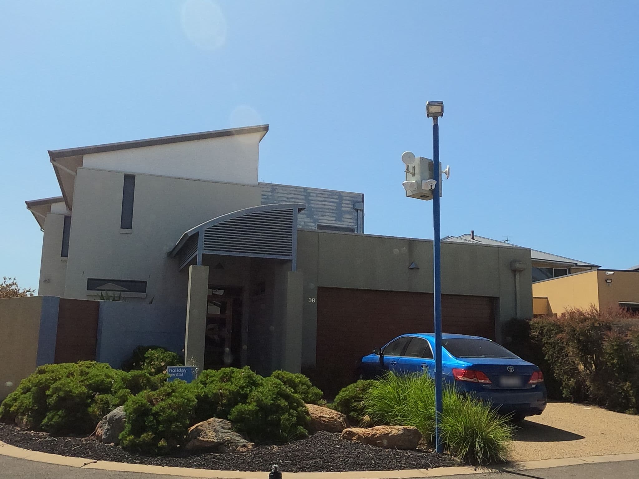 Street view near Cypress House on Lake Mulwala, Mulwala — © r33za (CC BY-SA · Mapillary)