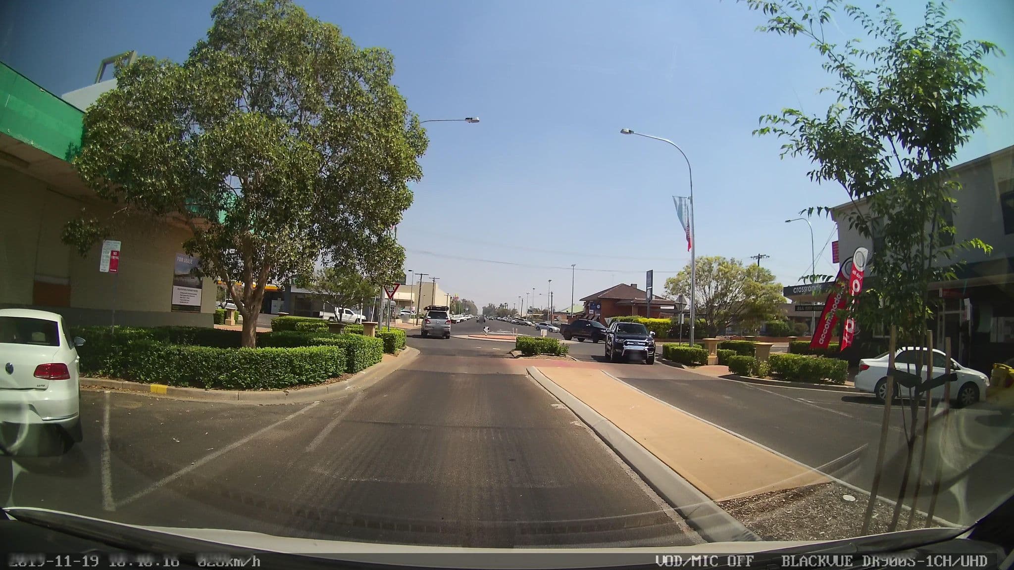 Street view near Crossroads Hotel, Narrabri — © bob3bob3 (CC BY-SA · Mapillary)