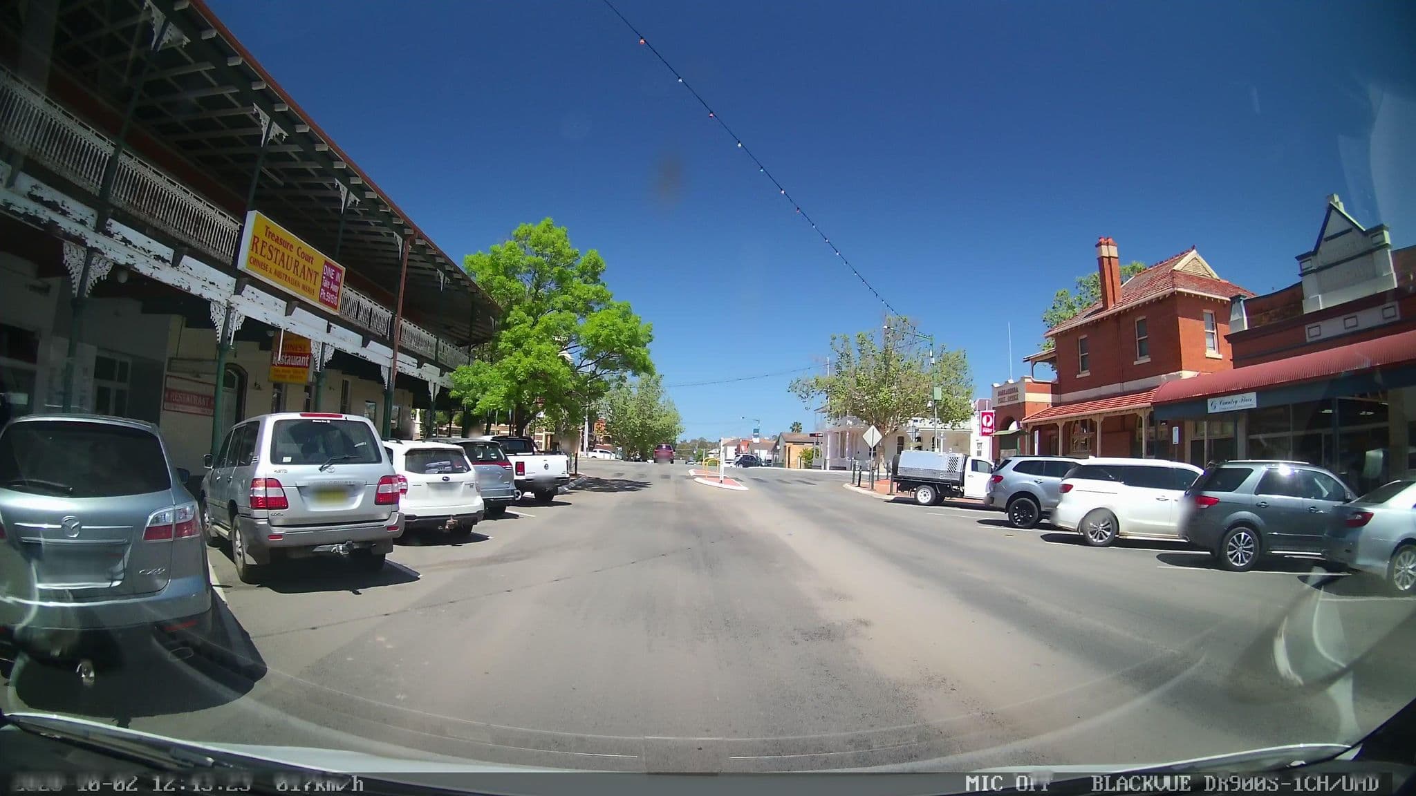 Street view near Royal Mail Hotel Accommodation, Narrandera — © bob3bob3 (CC BY-SA · Mapillary)