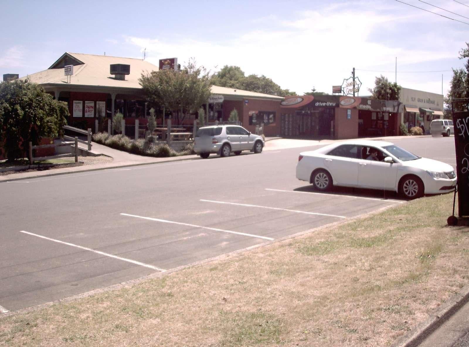 Street view near Neerim South Hotel, Neerim South — © vicroads (CC BY-SA · Mapillary)