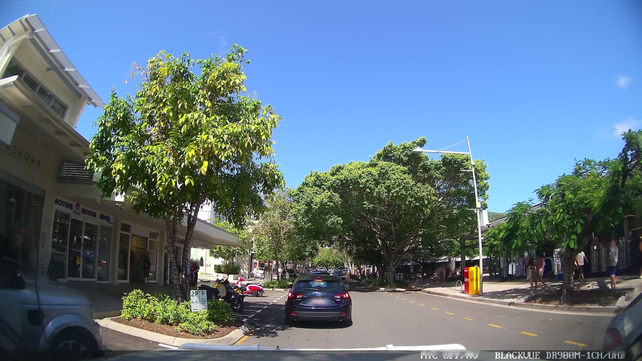 Street view near Laguna on Hastings, Noosa Heads — © jthnz (CC BY-SA · Mapillary)
