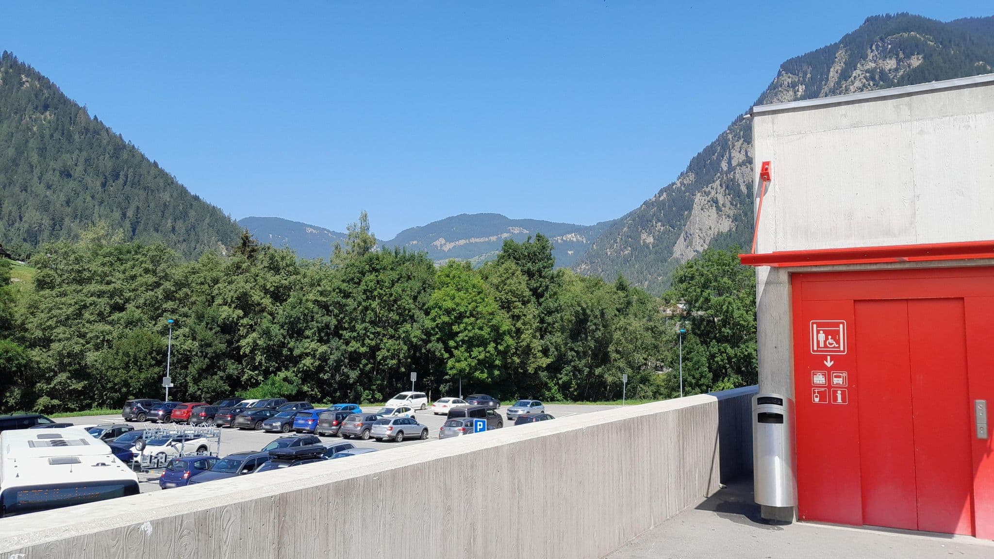 Street view near Mont-Fort Lodge, Bagnes — © frankvival (CC BY-SA · Mapillary)