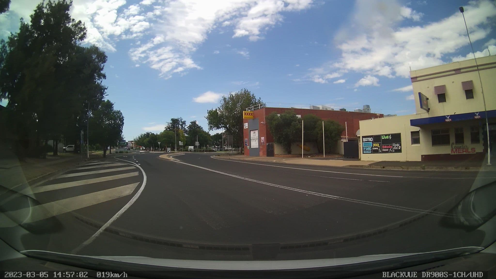 Street view near The Parkes Hotel, Parkes — © bob3bob3 (CC BY-SA · Mapillary)