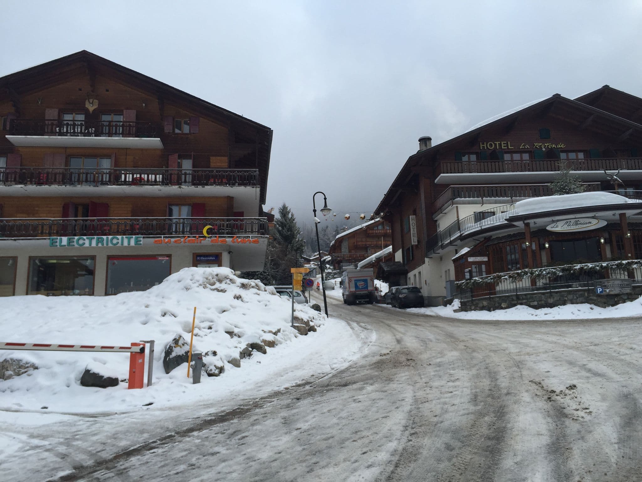 Street view near Le Farinet, Verbier