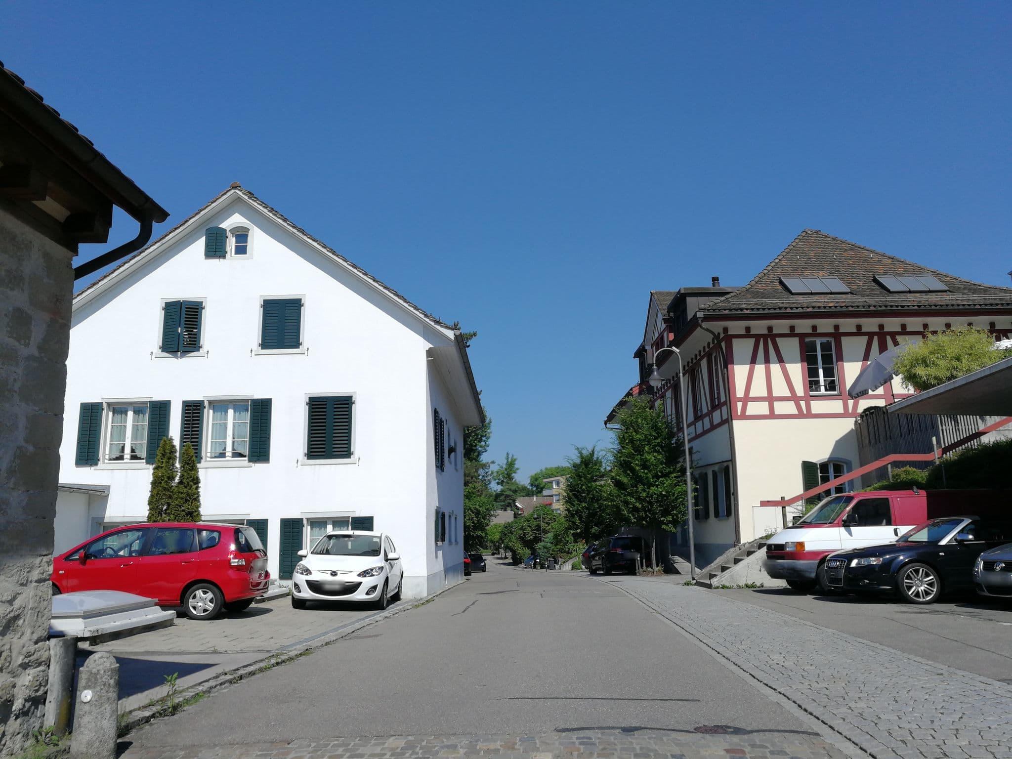 Street view near Mary’s Pillow B&B, Feldmeilen — © barbe45 (CC BY-SA · Mapillary)