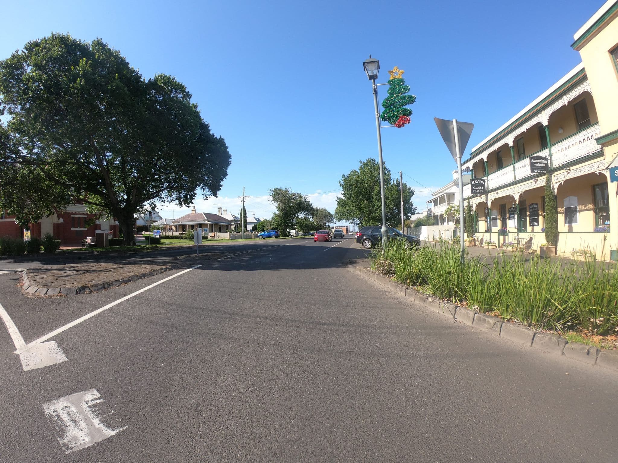 Street view near Seaview House Queenscliff, Point Lonsdale — © eneerhut (CC BY-SA · Mapillary)