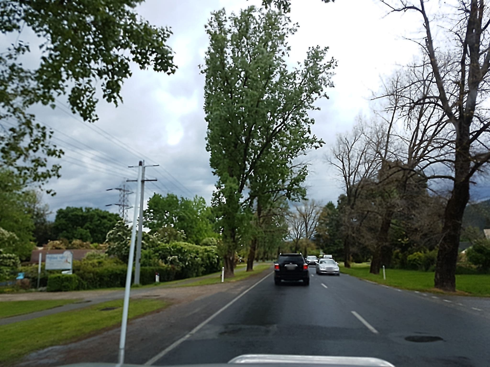 Street view near Bright Highland Valley Cottages, Bright — © stev391 (CC BY-SA · Mapillary)