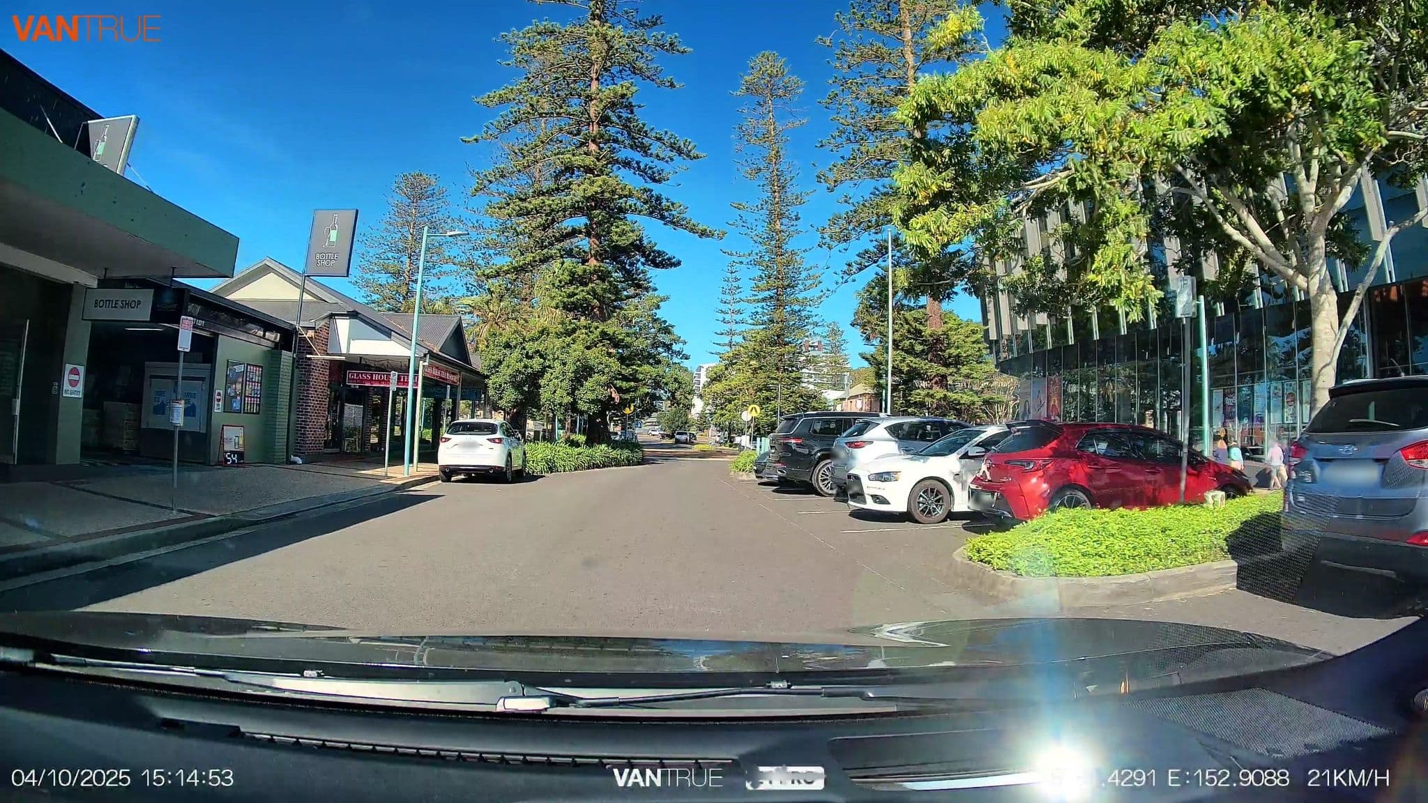 Street view near Port Macquarie Hotel, Port Macquarie — © davidar (CC BY-SA · Mapillary)