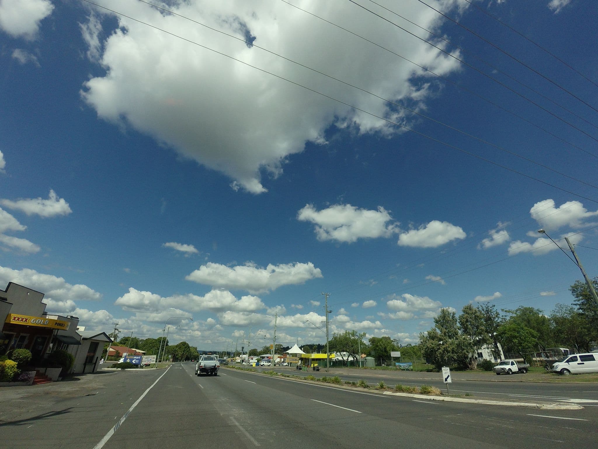 Street view near Withcott Hotel, Withcott — © kimbalc (CC BY-SA · Mapillary)