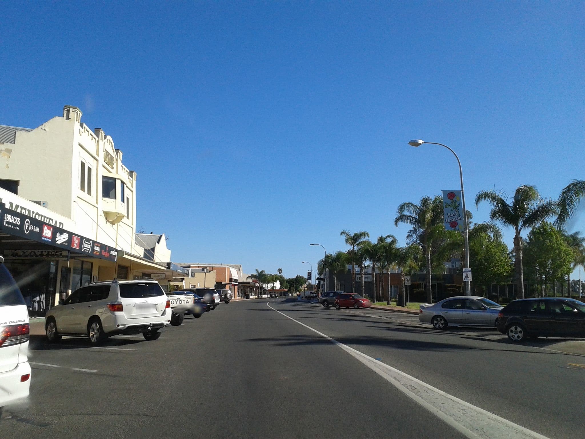 Street view near Hotel, Renmark — © rudolfmayer (CC BY-SA · Mapillary)