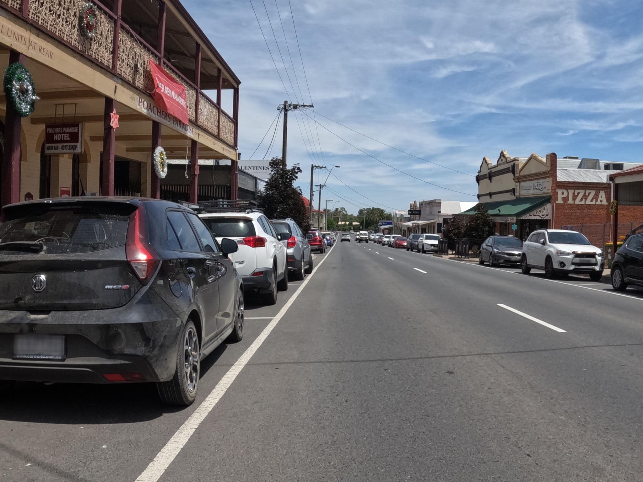Street view near Poachers Paradise Motel, Rutherglen — © skillsy (CC BY-SA · Mapillary)